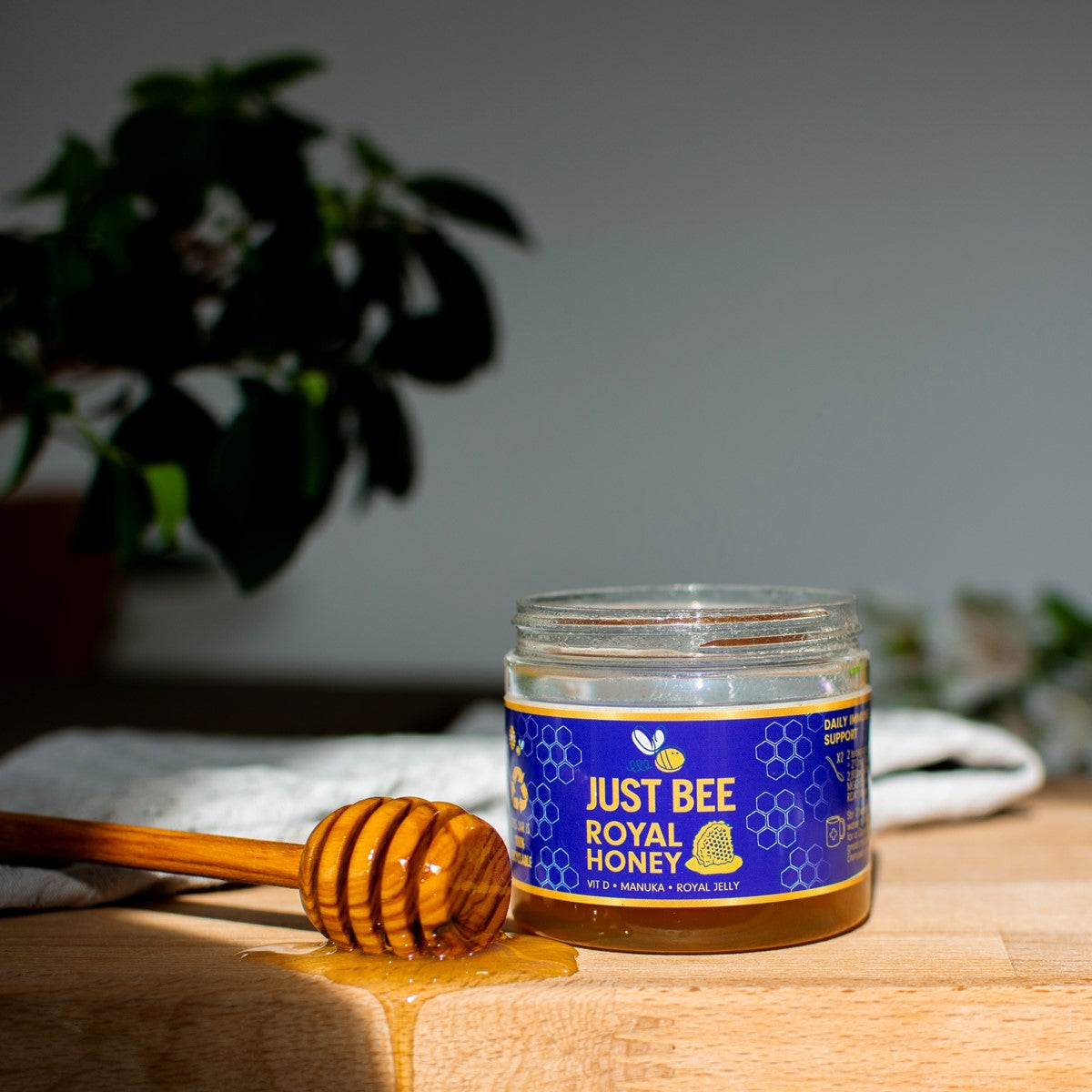 Royal Honey - with Royal Jelly, Manuka & Vitamin D (260g)