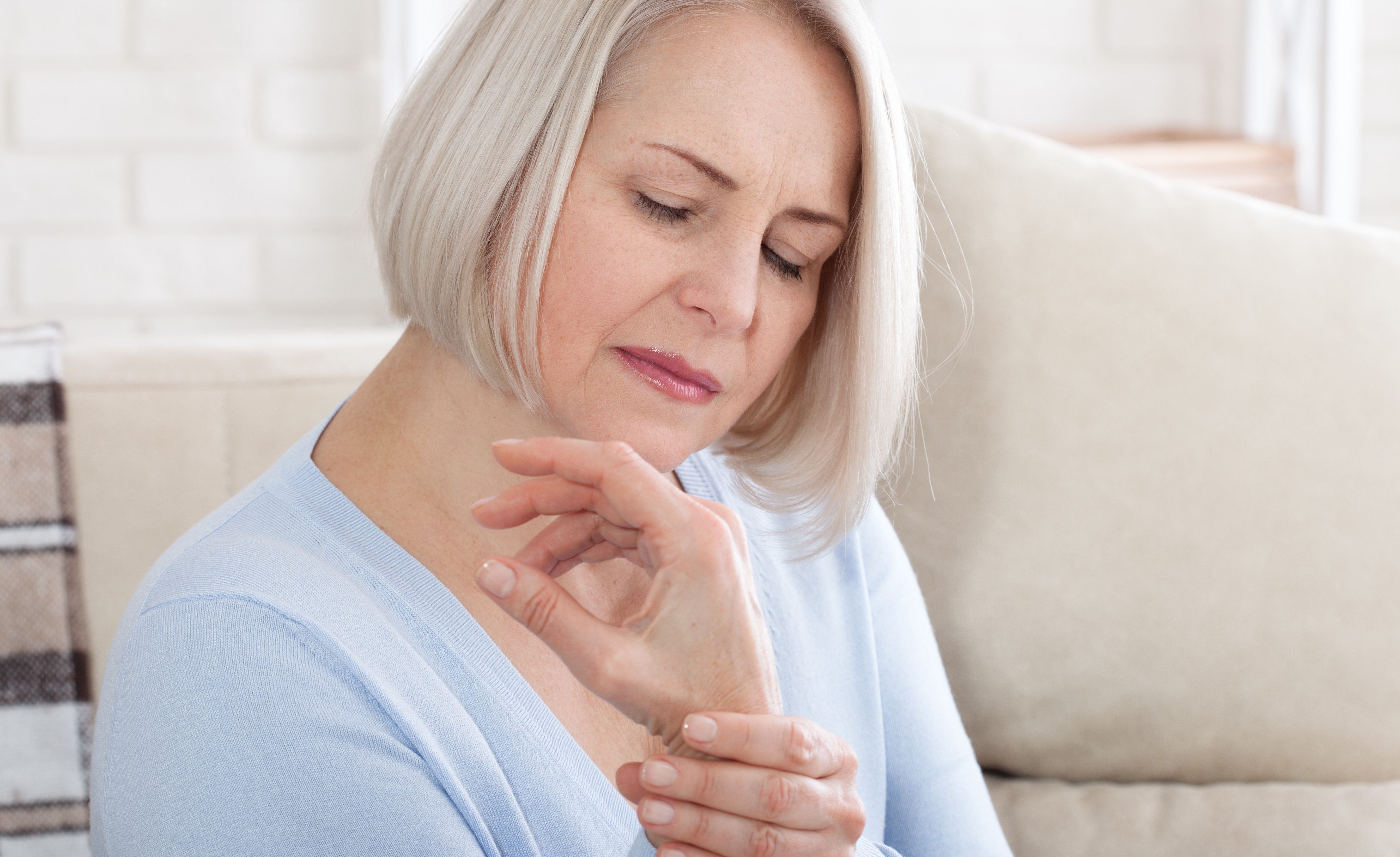 5 easy and natural ways to ease joint pain