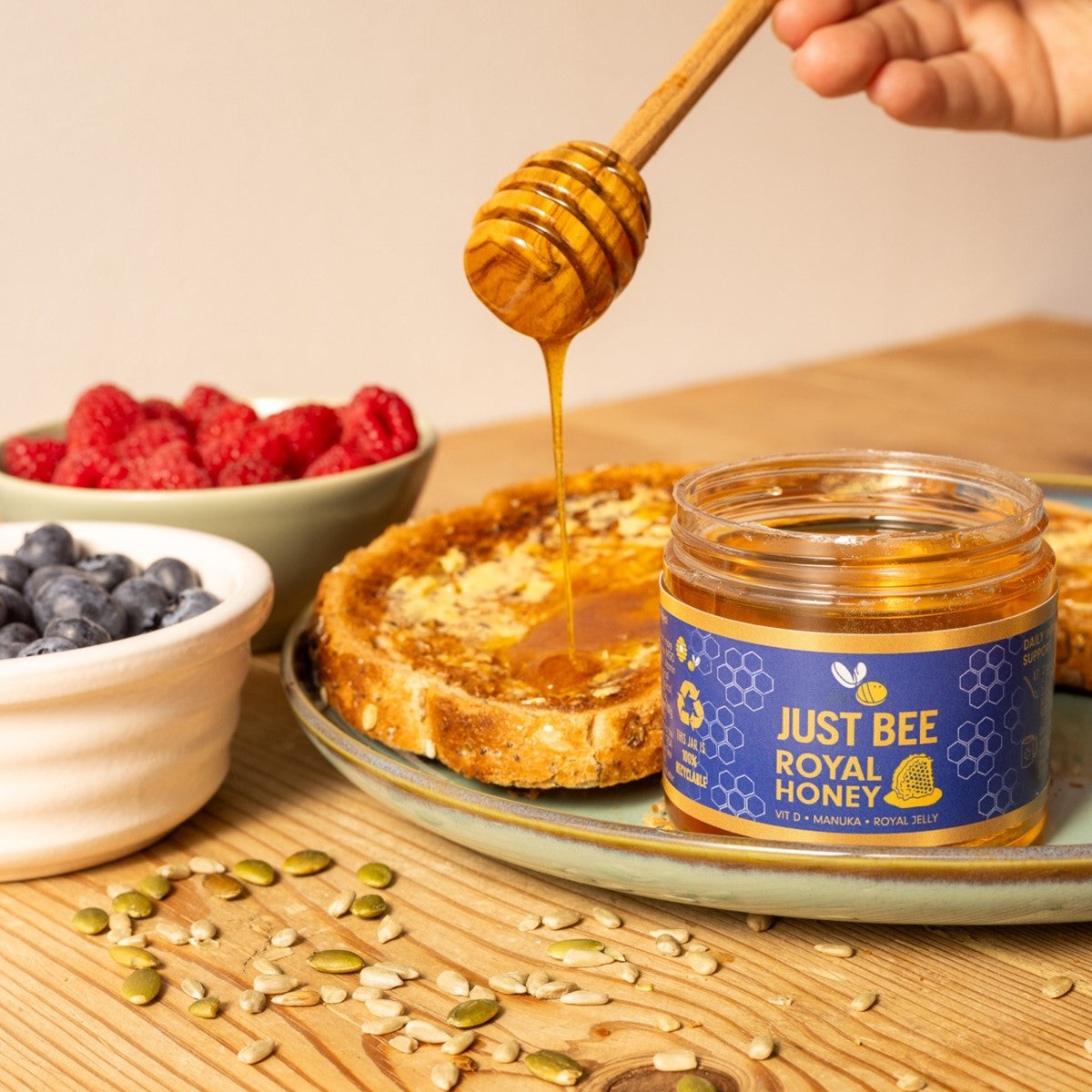 Royal Honey - with Royal Jelly, Manuka & Vitamin D (260g)